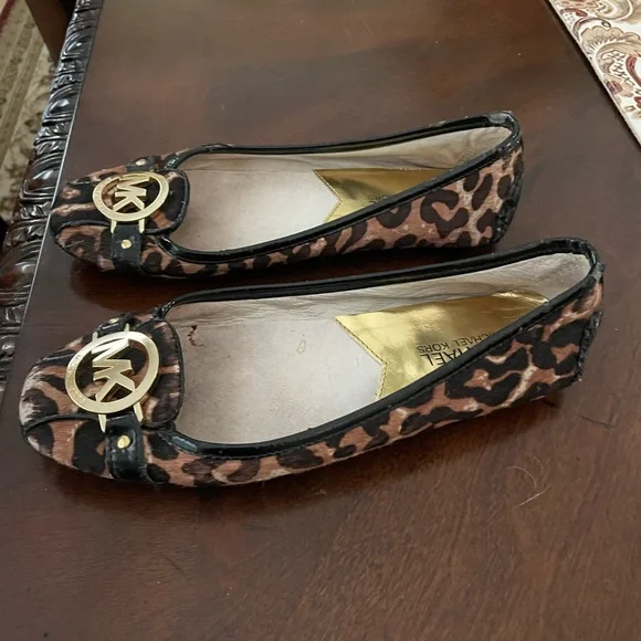 Michael Kors Animal Print Flats with Gold Logo - Picture 4 of 9